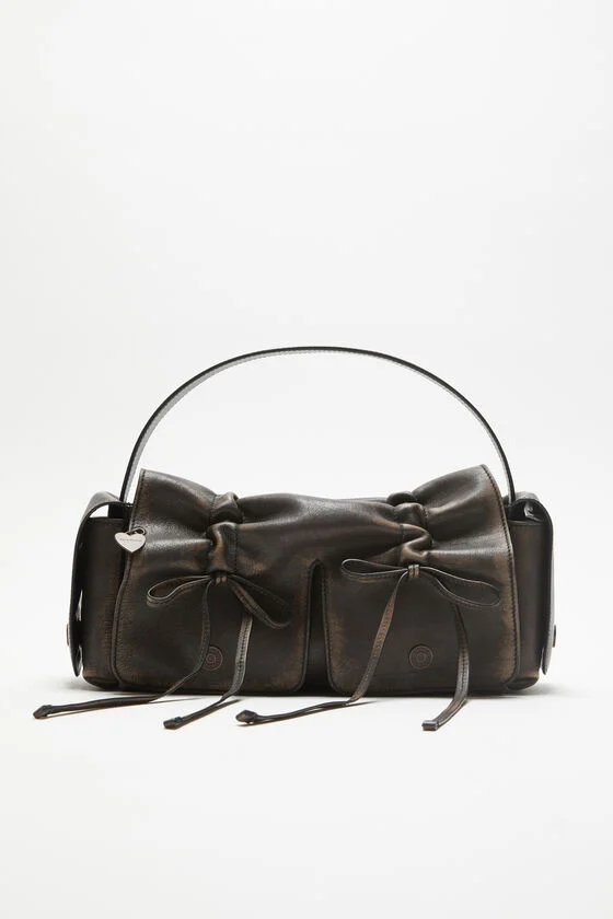 Acne Studios Tasche mit mehreren Taschen Letzter Tag