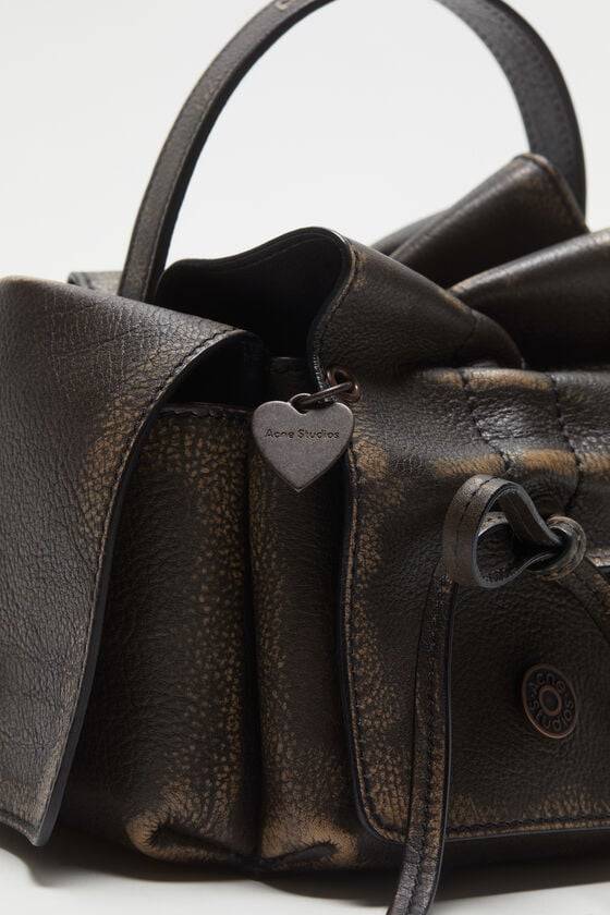 Acne Studios Multipocket-Minitasche Zeitbegrenzte Promotion