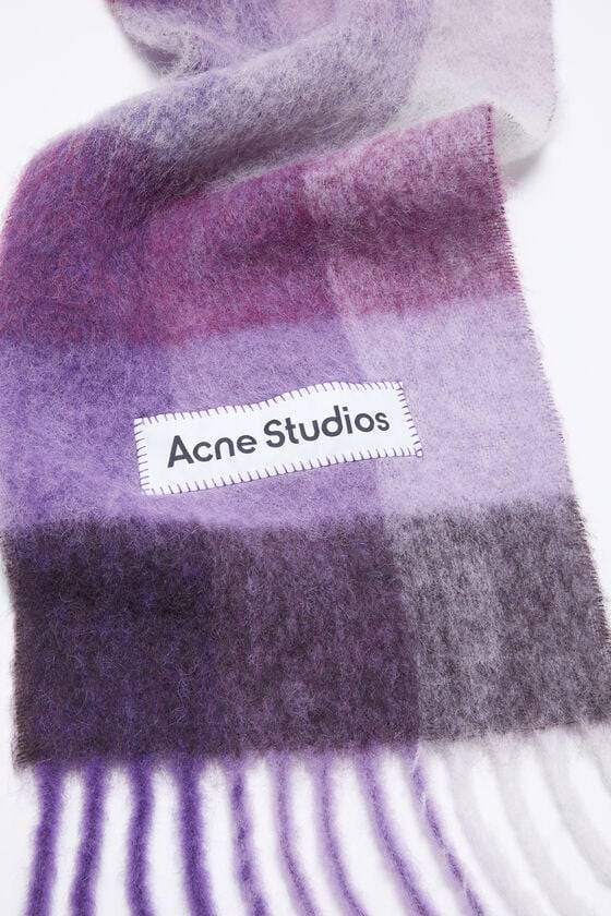 Acne Studios Karierter Schal aus Mohair Nur noch ein Tag übrig