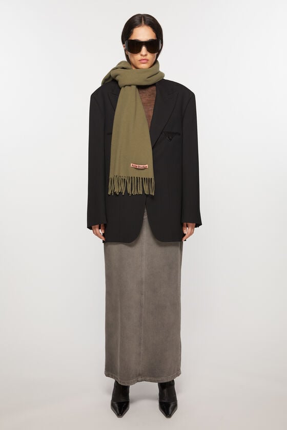 Acne Studios Schmaler Fransen-Schal aus Wolle Im Verkauf