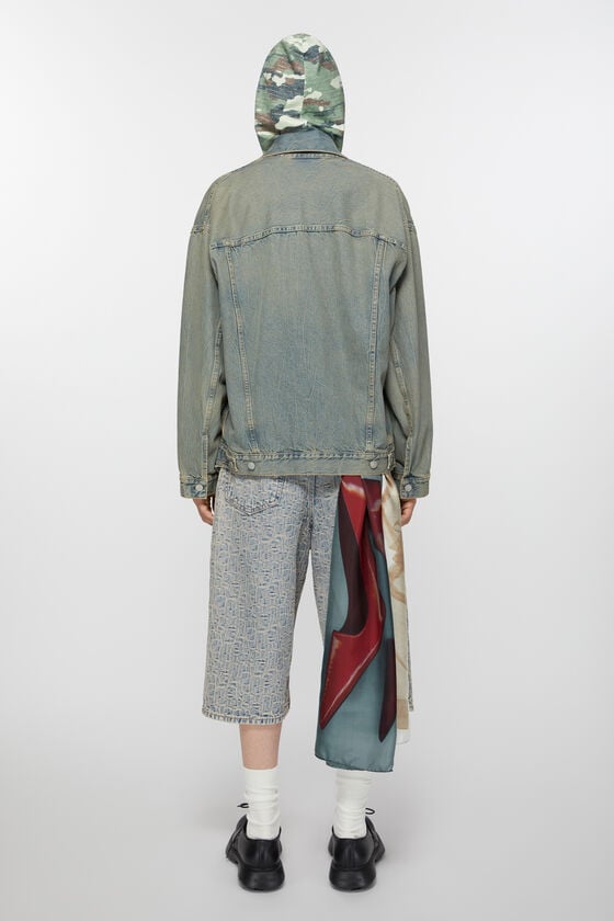 Acne Studios Seidenschal mit Print von Katerina Jebb Laufsteg-Show 2025