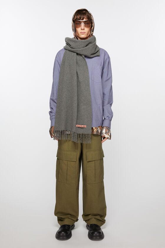 Acne Studios Schmaler Fransen-Schal aus Kaschmir Schlussverkauf