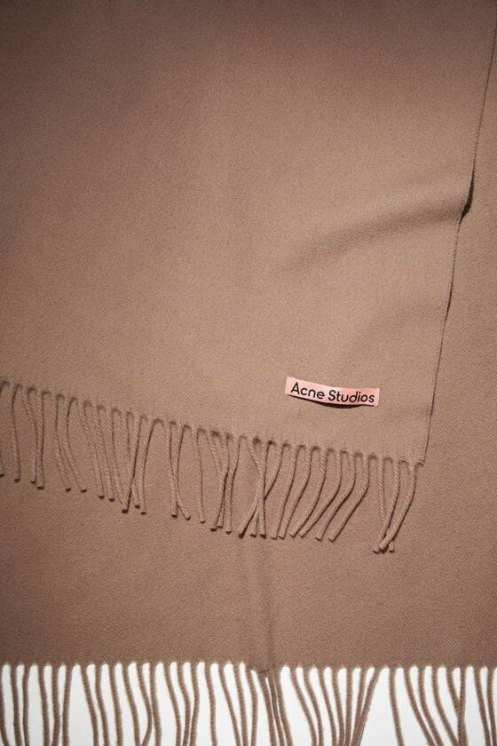 Acne Studios Oversized-Wollschal mit Fransen Meist gekauft