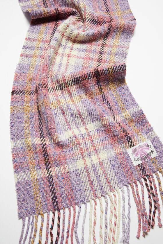 Acne Studios Fransen-Schal mit Karomuster Rabatt