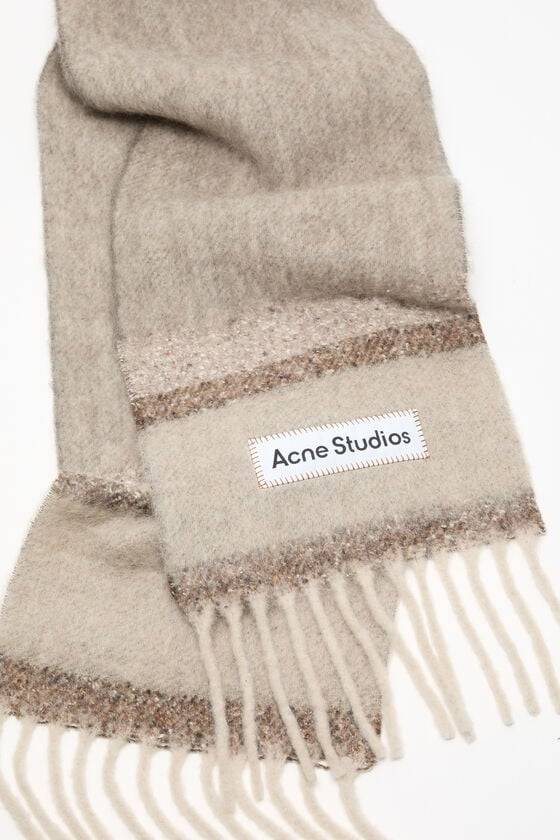 Acne Studios Fransen-Schal mit Logo Versandkostenfrei