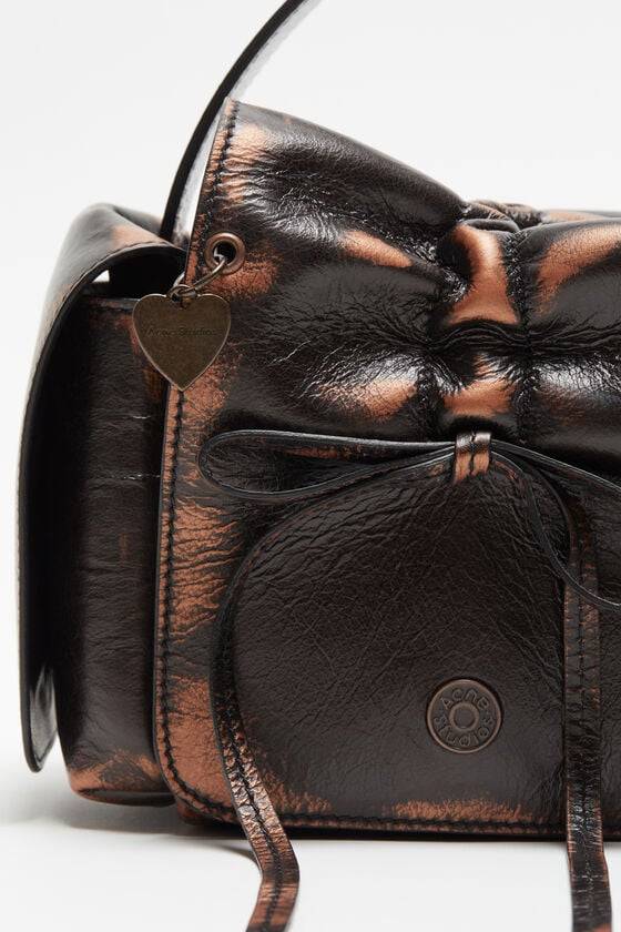 Acne Studios Tasche mit mehreren Taschen Runway Show Online Shopping
