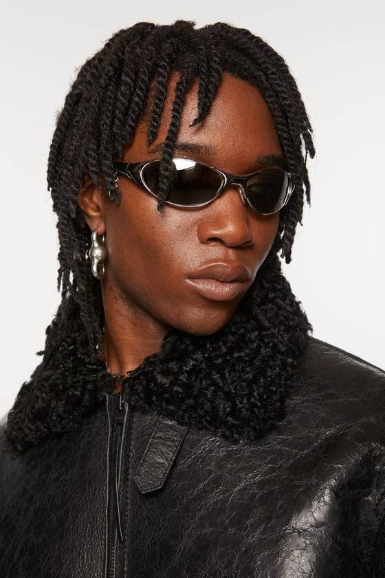 Acne Studios Sonnenbrille mit Metallrahmen und Anhänger Laufsteg-Show Cyber Monday
