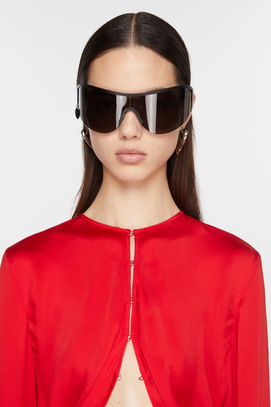 Acne Studios Herzförmige Creolen Vatertagsangebot