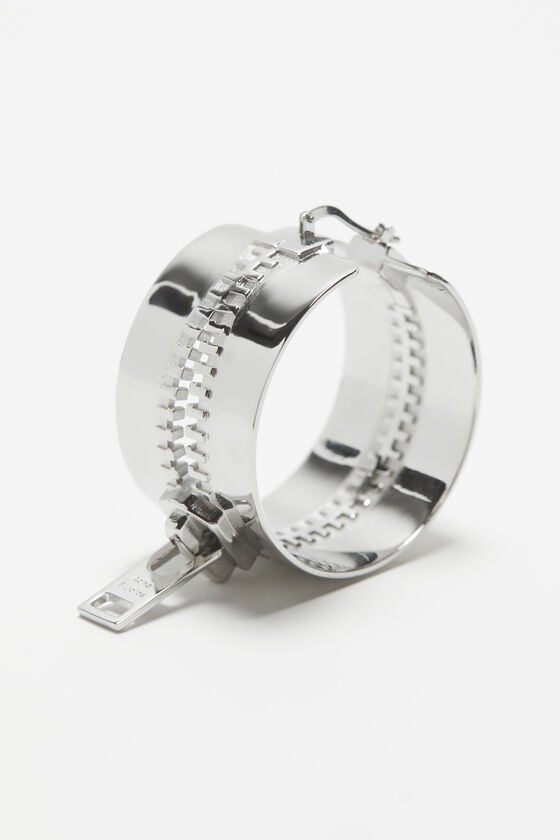 Acne Studios Creolen Laufsteg-Show Blitzangebot