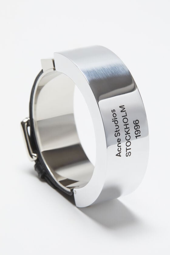 Acne Studios Manschettenarmband aus Leder Laufsteg-Show Neuheiten