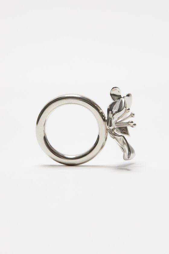 Acne Studios Ring mit Blume Sonderangebote