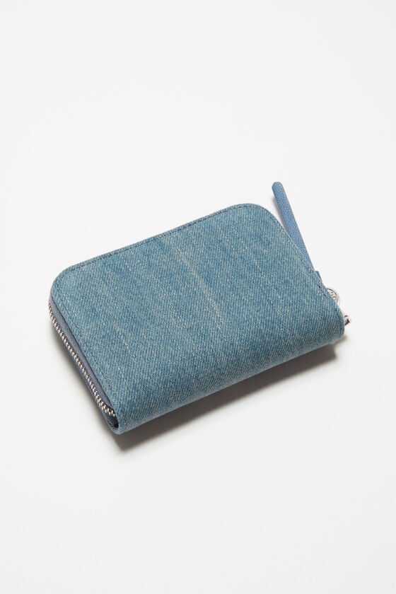Acne Studios Portemonnaie aus Denim mit Reißverschluss Bis zu 55% Rabatt