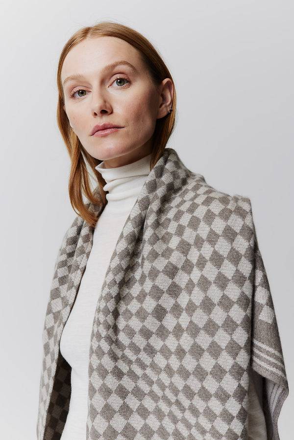Prinz Berlin Kaschmir Triangle Jacquard Taupe Nur noch ein Tag übrig