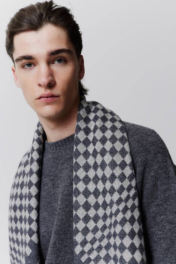 Prinz Berlin Kaschmir Triangle Jacquard Schwarz 2025