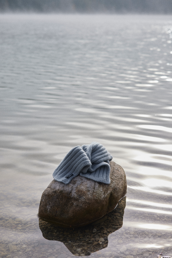 Prinz Berlin Kaschmir Kurzschal Hand Knit Kristallblau Saisonale Angebote