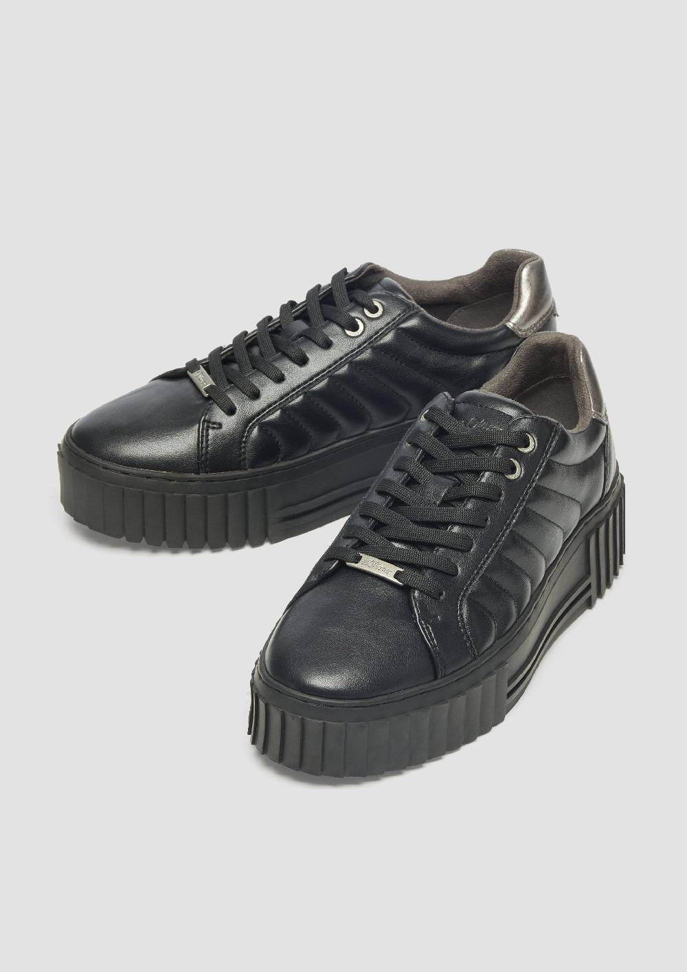 S.Oliver Plateausneaker mit Kontrastsohle Begrenztes Angebot