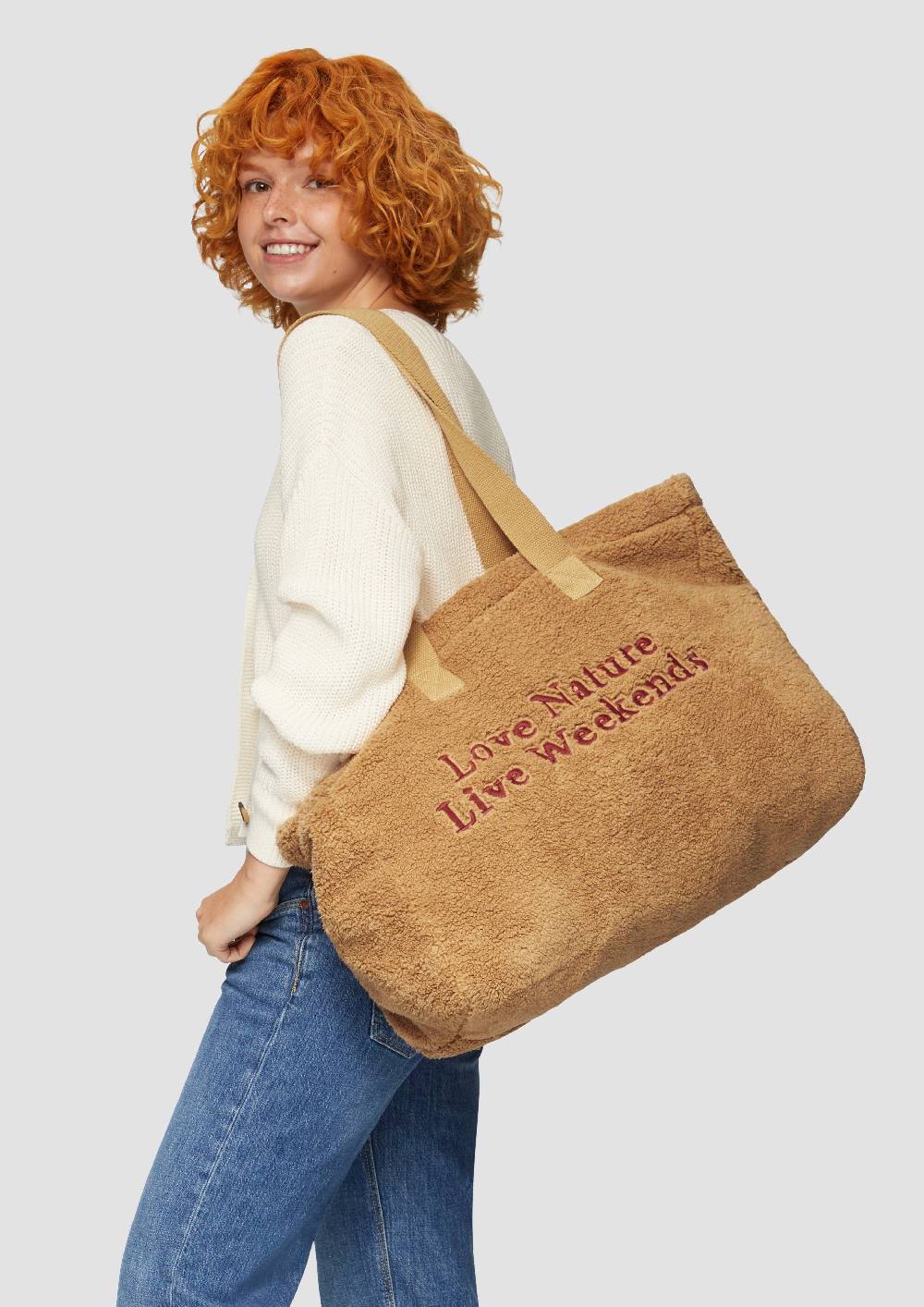 S.Oliver Shopper aus Teddyplüsch mit Stickerei 2025
