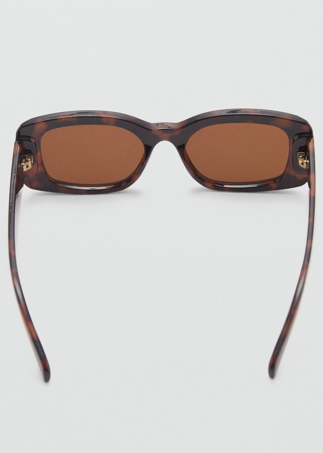 Mango Sonnenbrille mit viereckiger Brillenfassung Lagerräumung