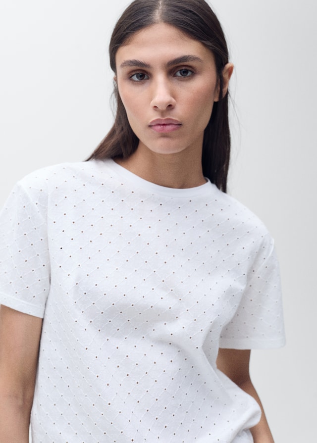 Mango Besticktes T-Shirt mit Ajourmuster Cyber Monday