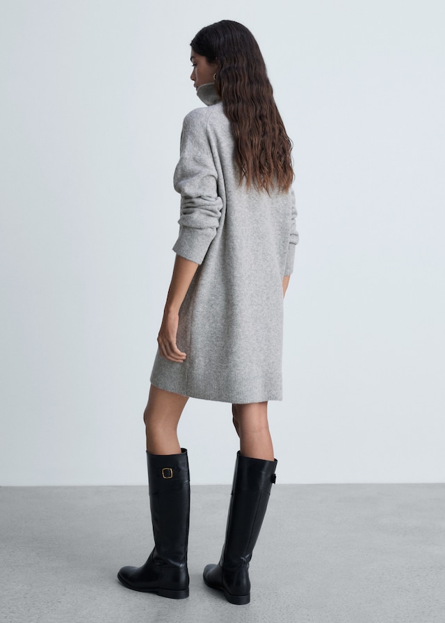Mango Kurzes Strickkleid mit weitem Rollkragen Kostenlose Rückgabe