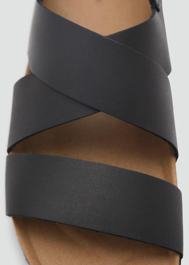 Mango Sandale mit Kreuzriemen und Schnalle aus Leder Top Angebot