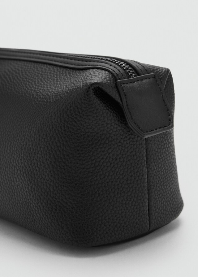 Mango Genarbte Kosmetiktasche mit Kontrasthenkel Exklusive Angebote
