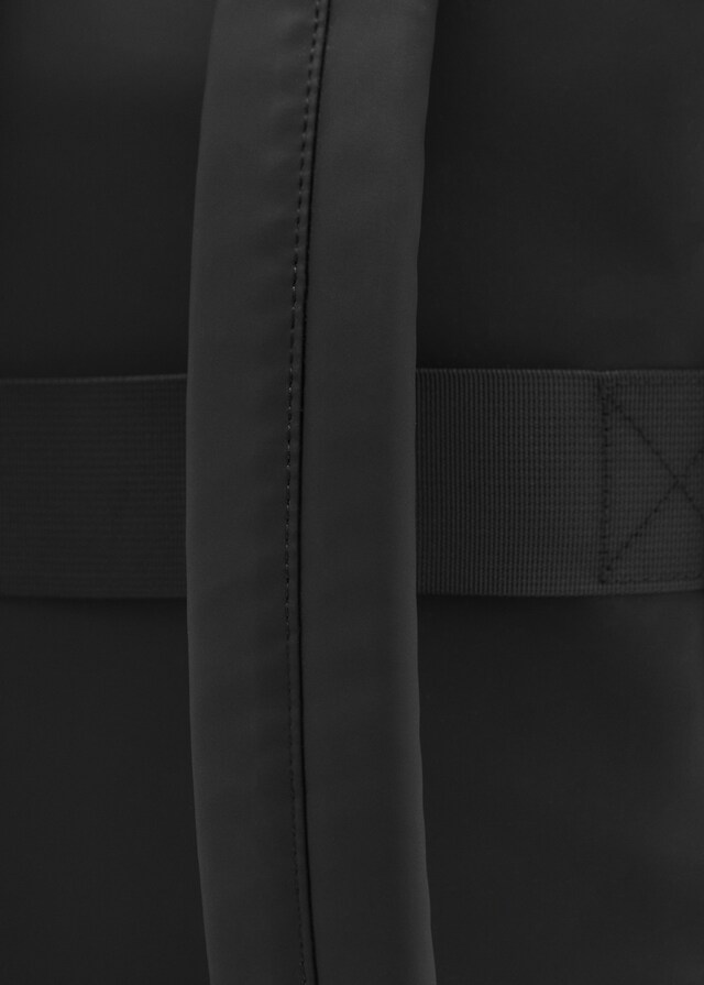Mango Gummierter Rucksack mit Umschlagverschluss Neuheiten