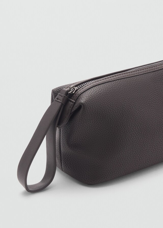 Mango Genarbte Kosmetiktasche mit Kontrasthenkel Räumungsverkauf