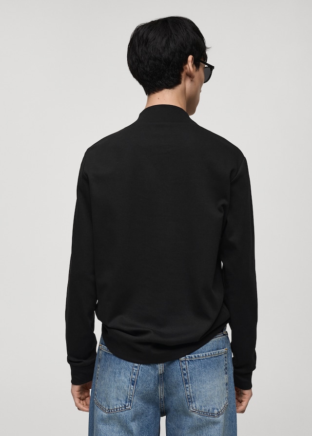 Mango Langärmliges T-Shirt mit halbhohem Kragen Kauf eins, bekomm eins gratis