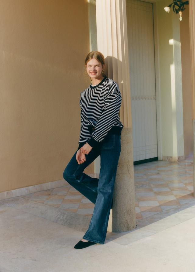 Mango Flared Jeans mit Taschen Osterangebot