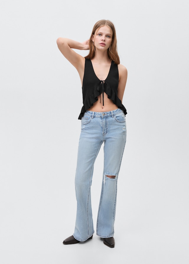 Mango Flared Jeans mit Zierrissen Lagerräumung