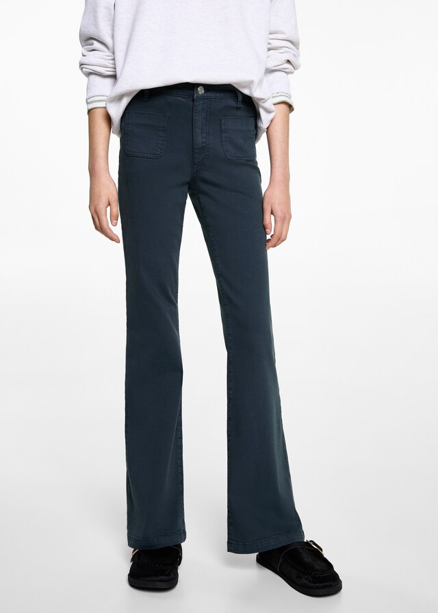 Mango Flared-Jeans mit Taschen Cyber Monday