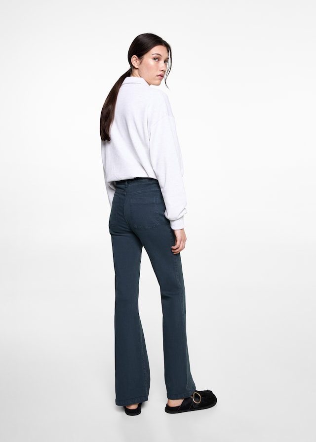Mango Flared-Jeans mit Taschen Cyber Monday