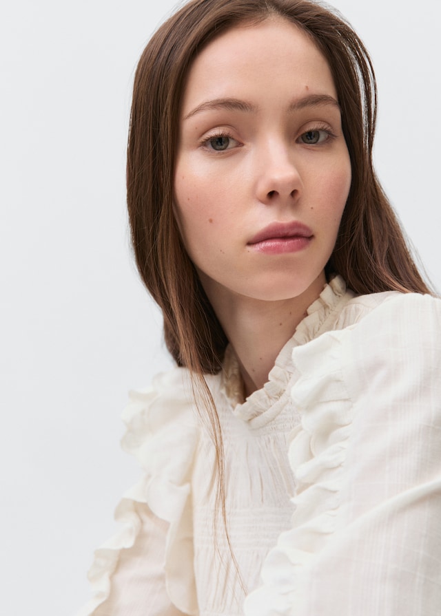 Mango Geraffte Bluse mit Rüschen Online Outlet