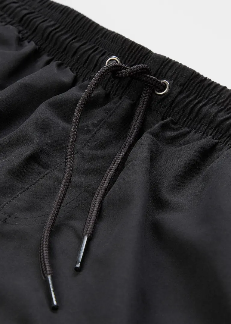 bonprix Schlichte Badeshorts im lässigen Design - schwarz Günstig kaufen