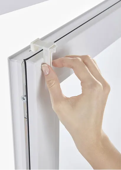bonprix Fensterdekoration mit dezentem Blumen-Druck - weiß Klemmträger Sonderangebot der Fabrik